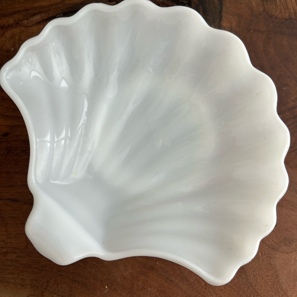 Clam Shell White MILK Glass Scalloped Seashell Soap/Trinket Candy Dish 6x 7”